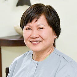 Dental hygienist Tuyet